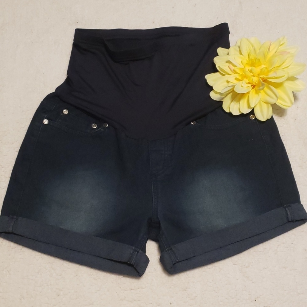 Never Worn Maternity Stretch Jean Shorts